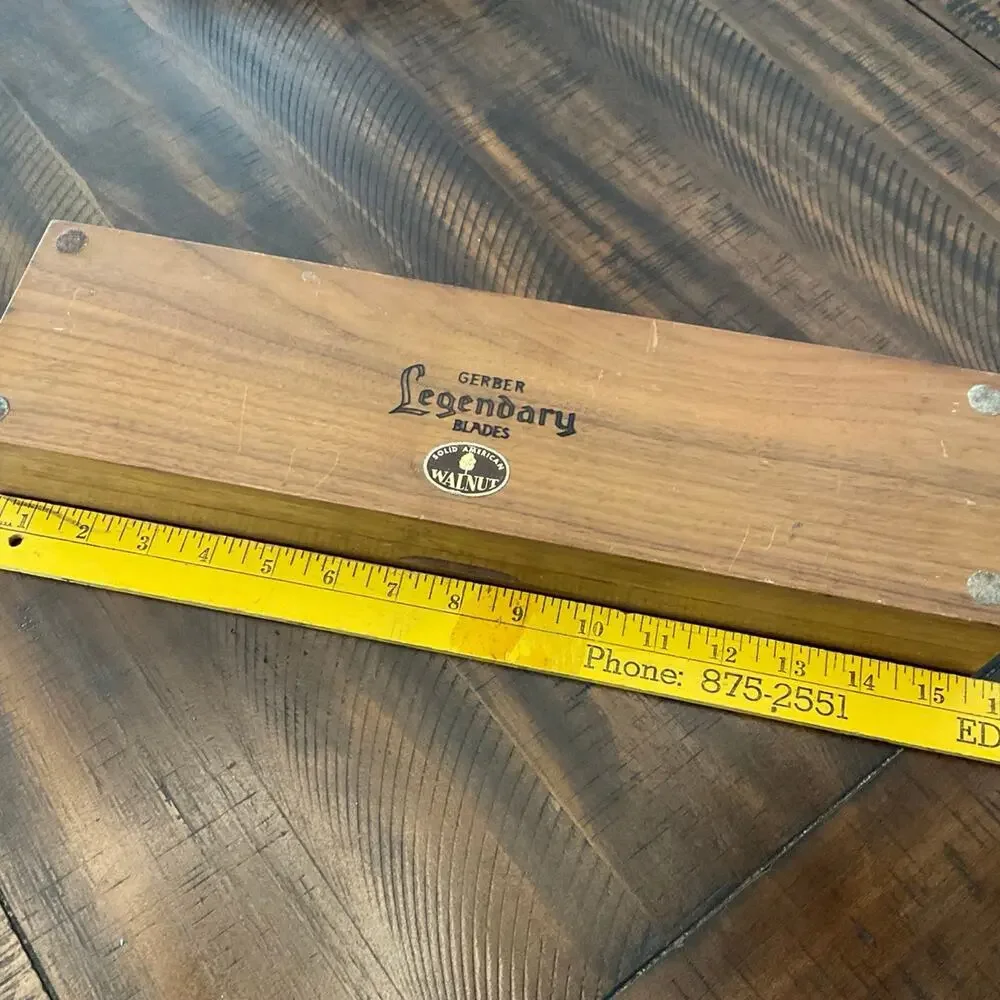 Vintage Gerber Legendary Blades 2‎ piece carving set in a walnut case